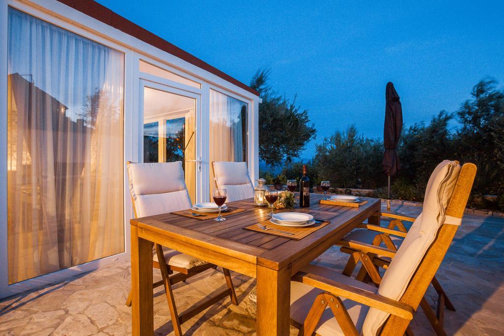Holiday Home Zlatni San - Private Heated Pool Bol Pokoj fotografie