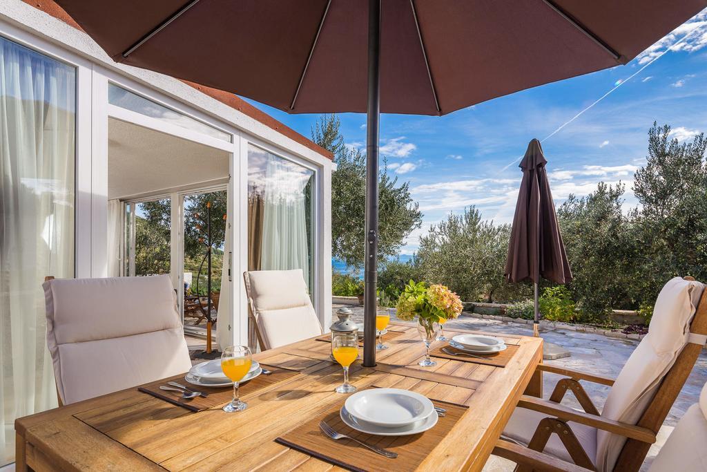 Holiday Home Zlatni San - Private Heated Pool Bol Pokoj fotografie