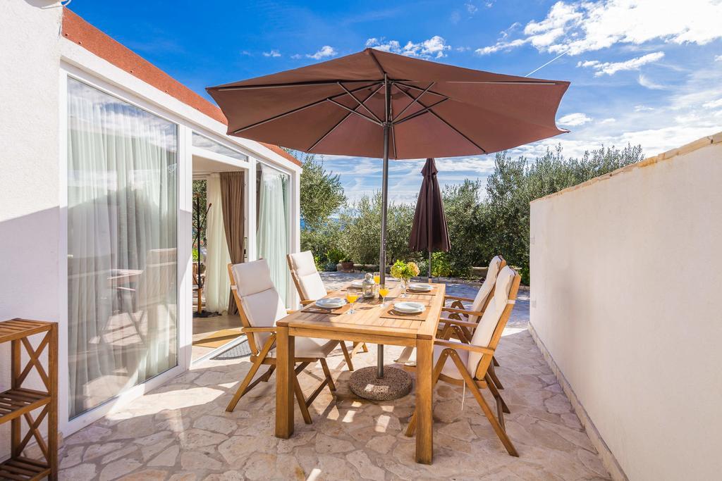 Holiday Home Zlatni San - Private Heated Pool Bol Pokoj fotografie